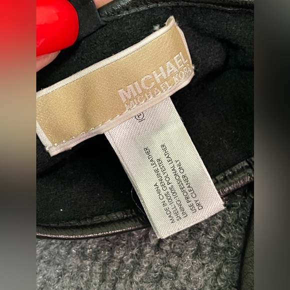 MK Michael Kors Black Leather Gloves - Picture 4 of 4